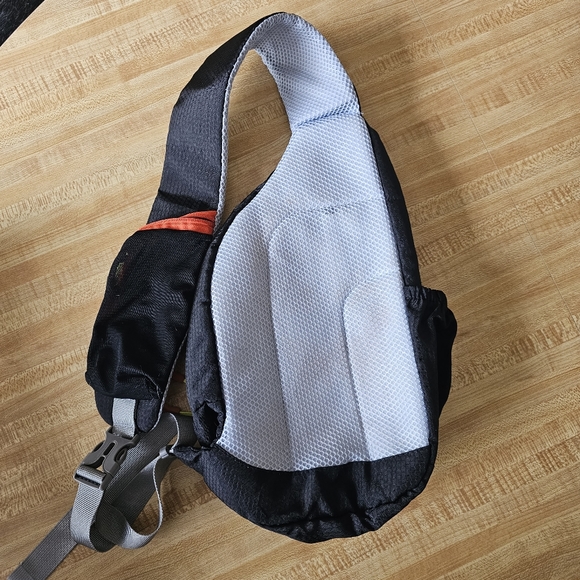 sling backpack - Picture 3 of 6